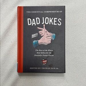 Chronicle Books - The Essential Compendium of Dad Jokes - Red and Gray